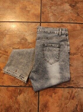 Light Blue Washed Relaxed Women's Jeans with Embroidered Pocket Logo